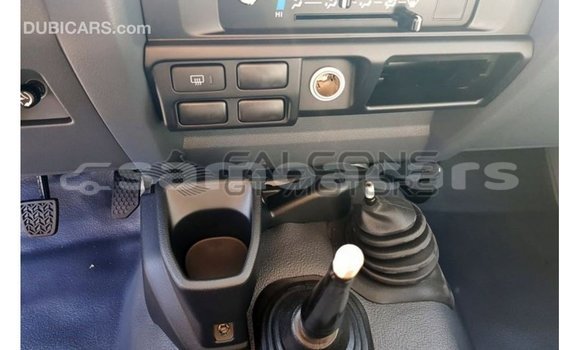 Acheter Import Voiture Toyota Land Cruiser Blanc à Import - Dubai, A'ana Acheter Import Voiture Toyota Land Cruiser Blanc à Import - Dubai, A'ana