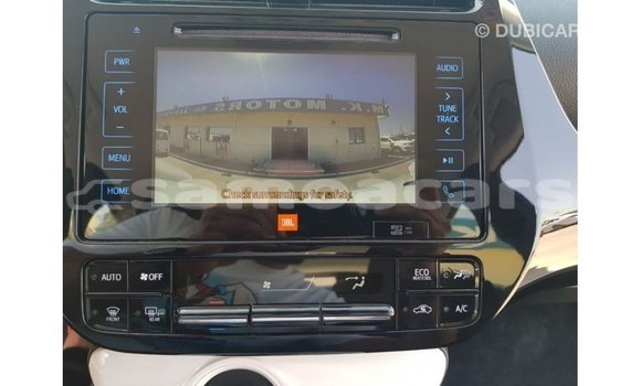 Buy Import Toyota Prius White Car in Import - Dubai in A'ana Buy Import Toyota Prius White Car in Import - Dubai in A'ana