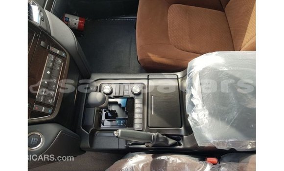 Acheter Import Voiture Toyota Land Cruiser Noir à Import - Dubai, A'ana Acheter Import Voiture Toyota Land Cruiser Noir à Import - Dubai, A'ana