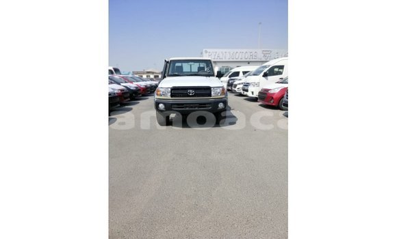 Buy Import Toyota Land Cruiser Beige Car in Import - Dubai in A'ana Buy Import Toyota Land Cruiser Beige Car in Import - Dubai in A'ana