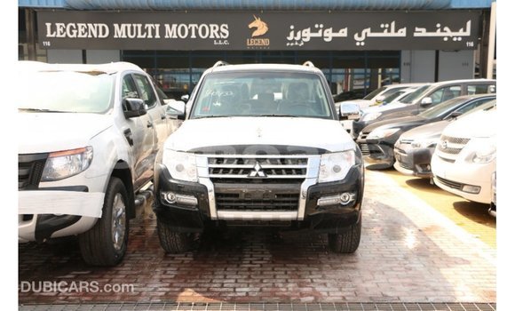 Acheter Import Voiture Mitsubishi Pajero Noir à Import - Dubai, A'ana Acheter Import Voiture Mitsubishi Pajero Noir à Import - Dubai, A'ana