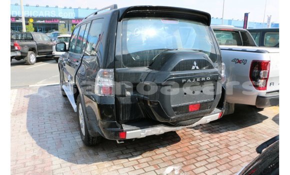 Acheter Import Voiture Mitsubishi Pajero Noir à Import - Dubai, A'ana Acheter Import Voiture Mitsubishi Pajero Noir à Import - Dubai, A'ana