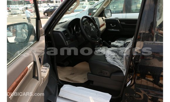Acheter Import Voiture Mitsubishi Pajero Noir à Import - Dubai, A'ana Acheter Import Voiture Mitsubishi Pajero Noir à Import - Dubai, A'ana