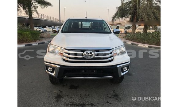 Acheter Import Voiture Toyota Hilux Blanc à Import - Dubai, A'ana Acheter Import Voiture Toyota Hilux Blanc à Import - Dubai, A'ana