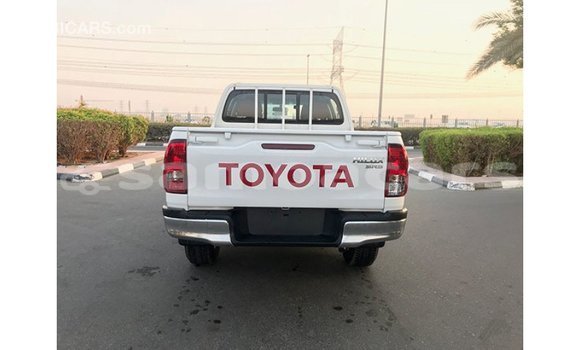 Acheter Import Voiture Toyota Hilux Blanc à Import - Dubai, A'ana Acheter Import Voiture Toyota Hilux Blanc à Import - Dubai, A'ana