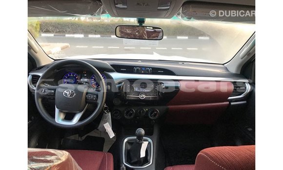 Acheter Import Voiture Toyota Hilux Blanc à Import - Dubai, A'ana Acheter Import Voiture Toyota Hilux Blanc à Import - Dubai, A'ana