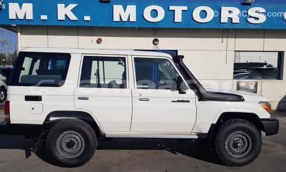 Buy Import Toyota Land Cruiser White Car in Import - Dubai in A'ana Buy Import Toyota Land Cruiser White Car in Import - Dubai in A'ana