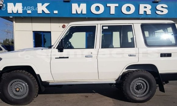 Buy Import Toyota Land Cruiser White Car in Import - Dubai in A'ana Buy Import Toyota Land Cruiser White Car in Import - Dubai in A'ana