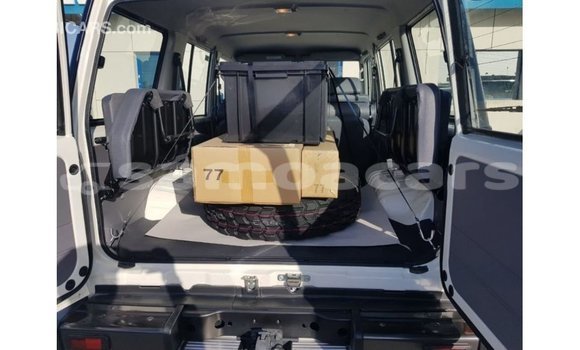 Buy Import Toyota Land Cruiser White Car in Import - Dubai in A'ana Buy Import Toyota Land Cruiser White Car in Import - Dubai in A'ana