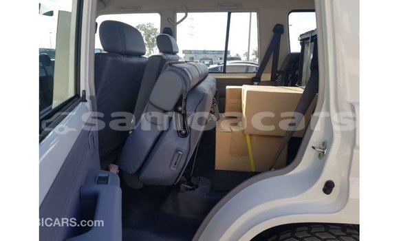 Buy Import Toyota Land Cruiser White Car in Import - Dubai in A'ana Buy Import Toyota Land Cruiser White Car in Import - Dubai in A'ana