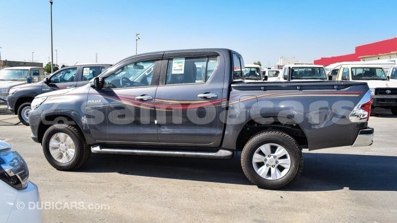 Big with watermark toyota hilux a ana import dubai 4215