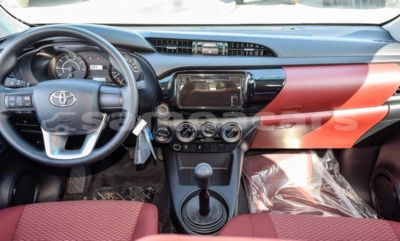 Buy Import Toyota Hilux White Car in Import - Dubai in A'ana Buy Import Toyota Hilux White Car in Import - Dubai in A'ana