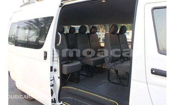 Acheter Import Voiture Toyota Hiace Blanc à Import - Dubai, A'ana Acheter Import Voiture Toyota Hiace Blanc à Import - Dubai, A'ana