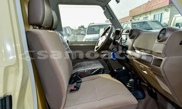 Acheter Import Voiture Toyota Land Cruiser Beige à Import - Dubai, A'ana Acheter Import Voiture Toyota Land Cruiser Beige à Import - Dubai, A'ana
