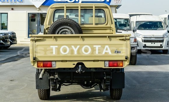 Acheter Import Voiture Toyota Land Cruiser Beige à Import - Dubai, A'ana Acheter Import Voiture Toyota Land Cruiser Beige à Import - Dubai, A'ana