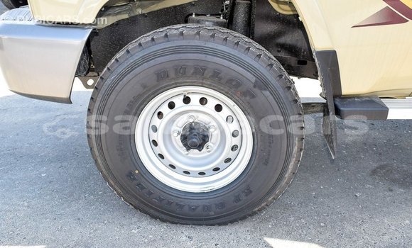 Acheter Import Voiture Toyota Land Cruiser Beige à Import - Dubai, A'ana Acheter Import Voiture Toyota Land Cruiser Beige à Import - Dubai, A'ana