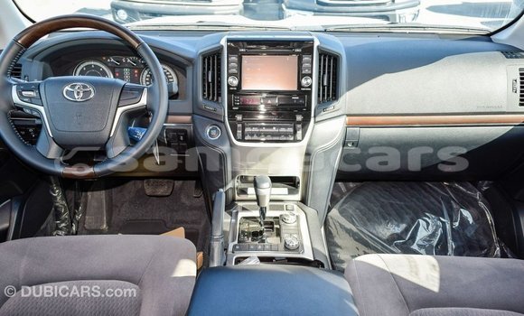 Buy Import Toyota Land Cruiser White Car in Import - Dubai in A'ana Buy Import Toyota Land Cruiser White Car in Import - Dubai in A'ana