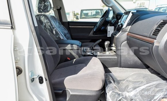 Buy Import Toyota Land Cruiser White Car in Import - Dubai in A'ana Buy Import Toyota Land Cruiser White Car in Import - Dubai in A'ana