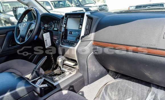 Buy Import Toyota Land Cruiser White Car in Import - Dubai in A'ana Buy Import Toyota Land Cruiser White Car in Import - Dubai in A'ana