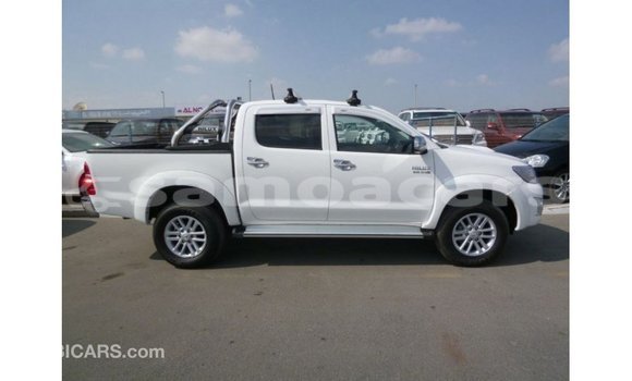 Buy Import Toyota Hilux White Car in Import - Dubai in A'ana Buy Import Toyota Hilux White Car in Import - Dubai in A'ana