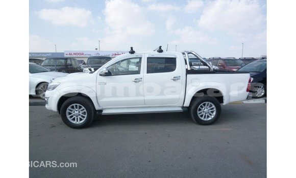Buy Import Toyota Hilux White Car in Import - Dubai in A'ana Buy Import Toyota Hilux White Car in Import - Dubai in A'ana