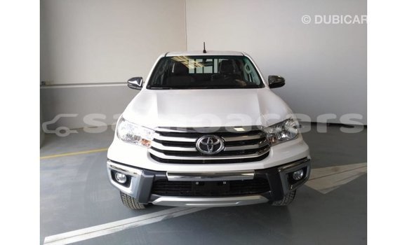 Acheter Import Voiture Toyota Hilux Blanc à Import - Dubai, A'ana Acheter Import Voiture Toyota Hilux Blanc à Import - Dubai, A'ana