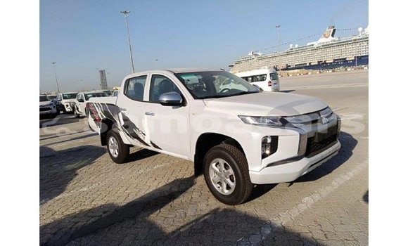 Acheter Import Voiture Mitsubishi L200 Blanc à Import - Dubai, A'ana Acheter Import Voiture Mitsubishi L200 Blanc à Import - Dubai, A'ana