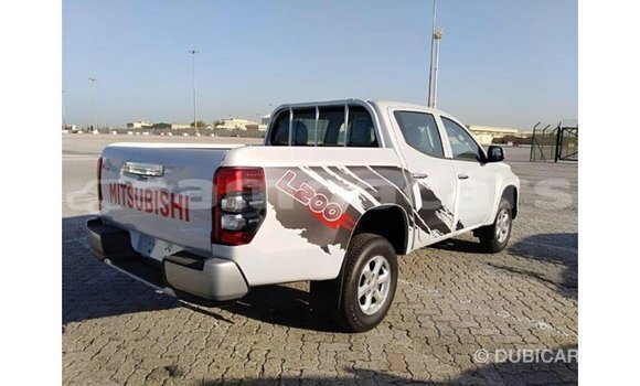 Acheter Import Voiture Mitsubishi L200 Blanc à Import - Dubai, A'ana Acheter Import Voiture Mitsubishi L200 Blanc à Import - Dubai, A'ana