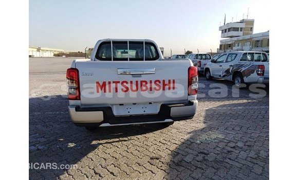 Acheter Import Voiture Mitsubishi L200 Blanc à Import - Dubai, A'ana Acheter Import Voiture Mitsubishi L200 Blanc à Import - Dubai, A'ana