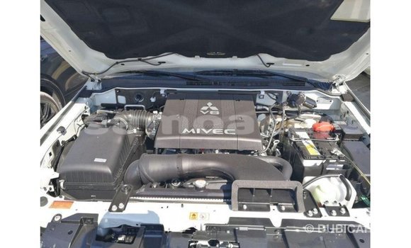 Buy Import Mitsubishi Pajero White Car in Import - Dubai in A'ana Buy Import Mitsubishi Pajero White Car in Import - Dubai in A'ana