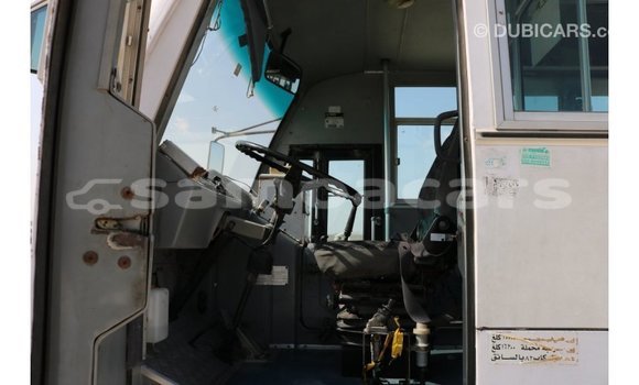 Acheter Import Voiture TATA Xenon Blanc à Import - Dubai, A'ana