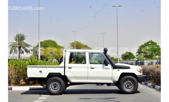 Buy Import Toyota Land Cruiser White Car in Import - Dubai in A'ana Buy Import Toyota Land Cruiser White Car in Import - Dubai in A'ana