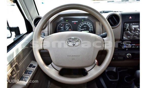 Buy Import Toyota Land Cruiser White Car in Import - Dubai in A'ana Buy Import Toyota Land Cruiser White Car in Import - Dubai in A'ana