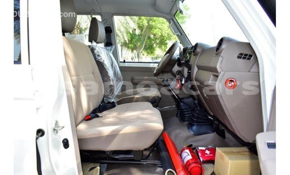 Buy Import Toyota Land Cruiser White Car in Import - Dubai in A'ana Buy Import Toyota Land Cruiser White Car in Import - Dubai in A'ana