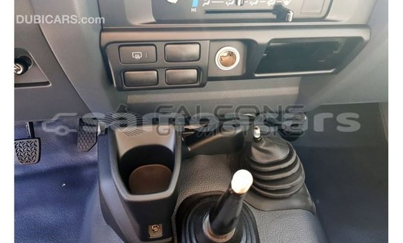 Acheter Import Voiture Toyota Land Cruiser Blanc à Import - Dubai, A'ana Acheter Import Voiture Toyota Land Cruiser Blanc à Import - Dubai, A'ana