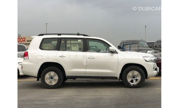 Buy Import Toyota Land Cruiser White Car in Import - Dubai in A'ana Buy Import Toyota Land Cruiser White Car in Import - Dubai in A'ana