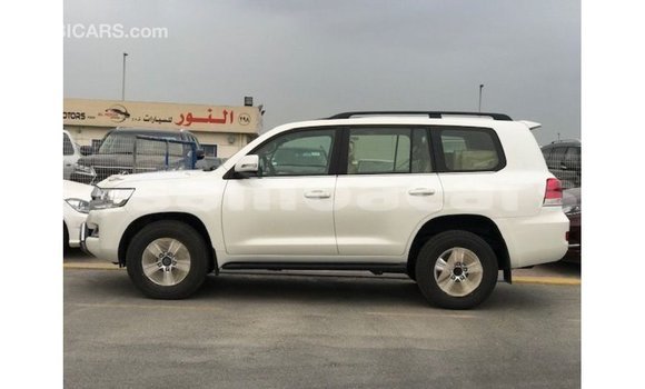Buy Import Toyota Land Cruiser White Car in Import - Dubai in A'ana Buy Import Toyota Land Cruiser White Car in Import - Dubai in A'ana