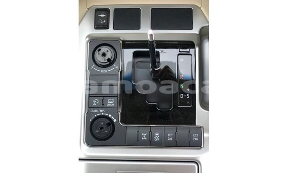 Buy Import Toyota Land Cruiser White Car in Import - Dubai in A'ana Buy Import Toyota Land Cruiser White Car in Import - Dubai in A'ana