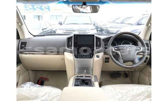 Buy Import Toyota Land Cruiser White Car in Import - Dubai in A'ana Buy Import Toyota Land Cruiser White Car in Import - Dubai in A'ana