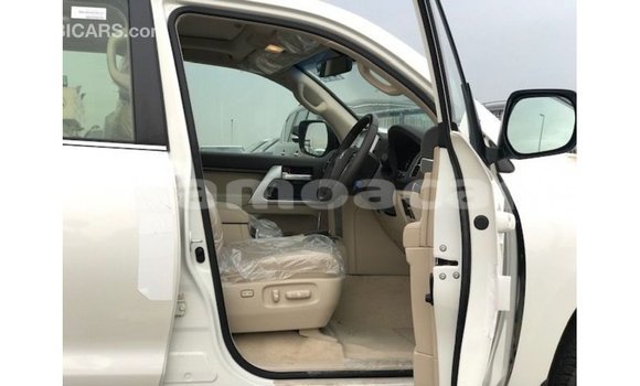 Buy Import Toyota Land Cruiser White Car in Import - Dubai in A'ana Buy Import Toyota Land Cruiser White Car in Import - Dubai in A'ana