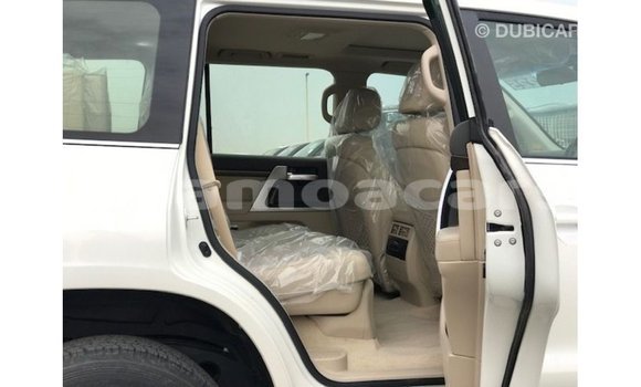 Buy Import Toyota Land Cruiser White Car in Import - Dubai in A'ana Buy Import Toyota Land Cruiser White Car in Import - Dubai in A'ana
