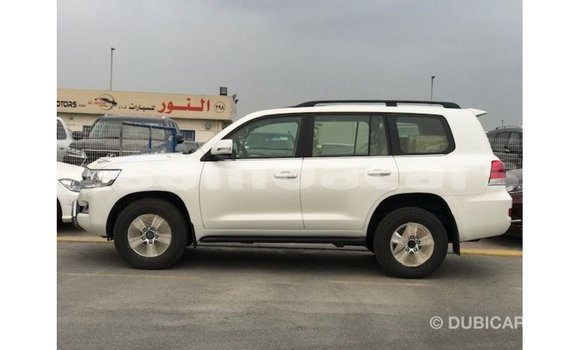 Buy Import Toyota Land Cruiser White Car in Import - Dubai in A'ana Buy Import Toyota Land Cruiser White Car in Import - Dubai in A'ana