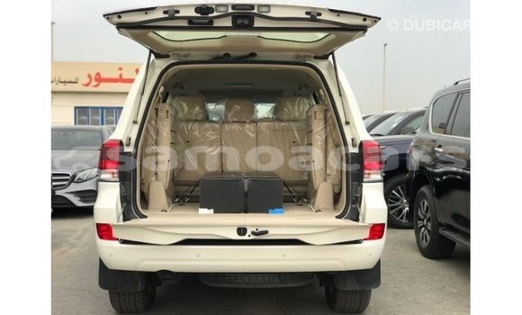 Buy Import Toyota Land Cruiser White Car in Import - Dubai in A'ana Buy Import Toyota Land Cruiser White Car in Import - Dubai in A'ana
