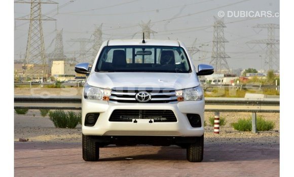 Acheter Import Voiture Toyota Hilux Blanc à Import - Dubai, A'ana Acheter Import Voiture Toyota Hilux Blanc à Import - Dubai, A'ana