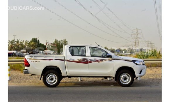 Acheter Import Voiture Toyota Hilux Blanc à Import - Dubai, A'ana Acheter Import Voiture Toyota Hilux Blanc à Import - Dubai, A'ana