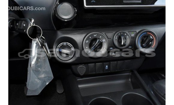 Acheter Import Voiture Toyota Hilux Blanc à Import - Dubai, A'ana Acheter Import Voiture Toyota Hilux Blanc à Import - Dubai, A'ana