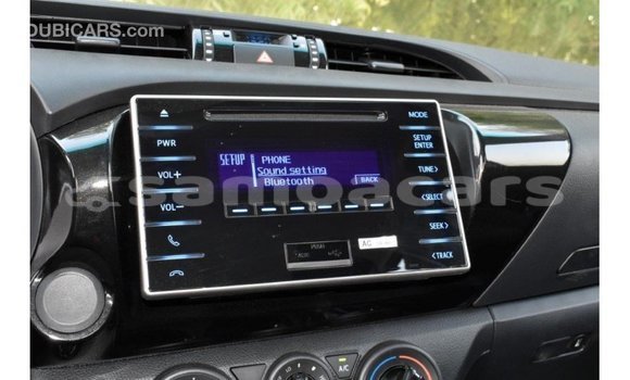 Acheter Import Voiture Toyota Hilux Blanc à Import - Dubai, A'ana Acheter Import Voiture Toyota Hilux Blanc à Import - Dubai, A'ana