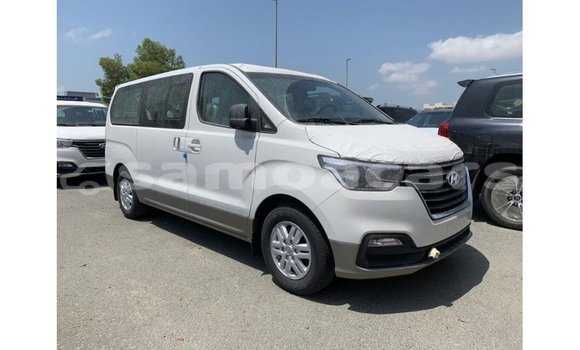 Buy Import Hyundai Accent White Car in Import - Dubai in A'ana Buy Import Hyundai Accent White Car in Import - Dubai in A'ana