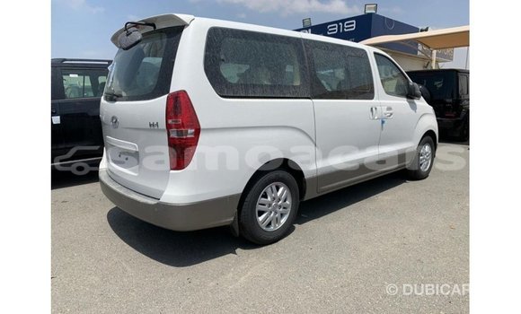 Buy Import Hyundai Accent White Car in Import - Dubai in A'ana Buy Import Hyundai Accent White Car in Import - Dubai in A'ana