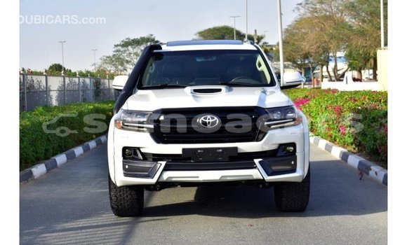 Acheter Import Voiture Toyota Land Cruiser Blanc à Import - Dubai, A'ana Acheter Import Voiture Toyota Land Cruiser Blanc à Import - Dubai, A'ana